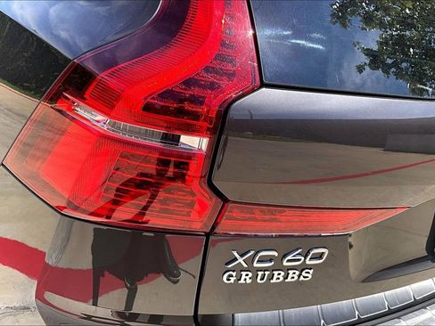 Used 2023 Volvo XC60 B5 Ultimate w/ Climate Package FWD image 42