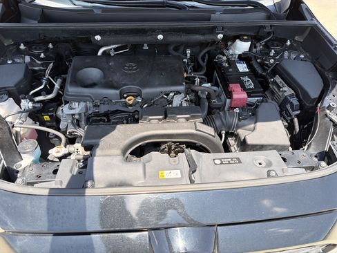 Used 2021 Toyota RAV4 XLE AWD/4WD image 32
