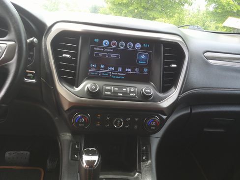 Used 2017 GMC Acadia SLT AWD/4WD image 18