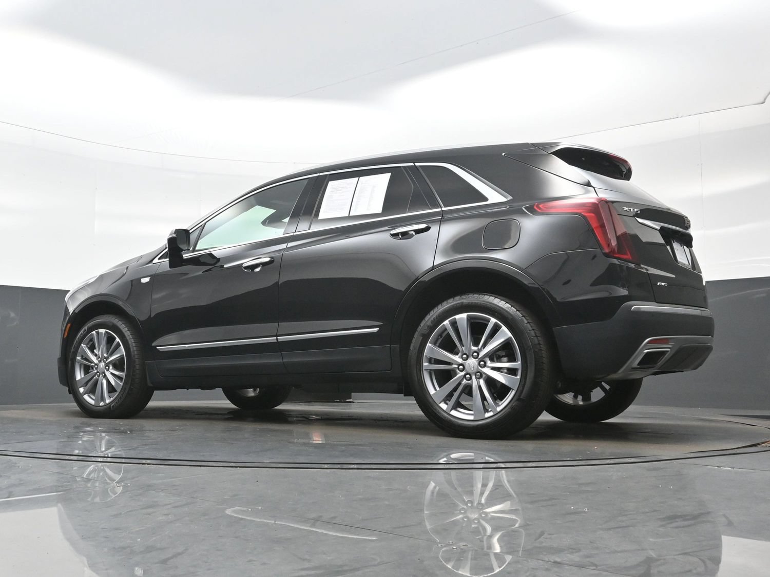 Used 2024 Cadillac XT5 Premium Luxury w/ LPO, Floor Liner Package AWD/4WD image 30