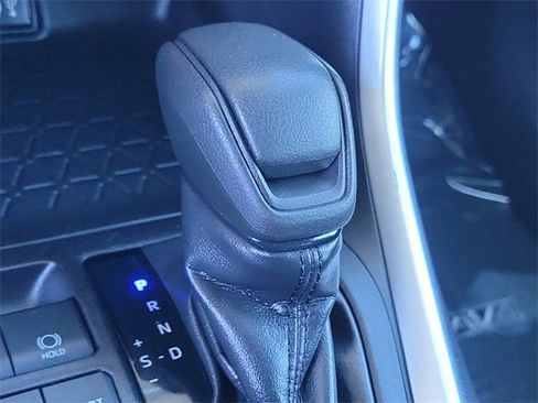 Used 2019 Toyota RAV4 LE image 15