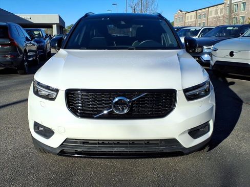 Used 2020 Volvo XC40 T4 R-Design w/ Protection Package Premier image 9
