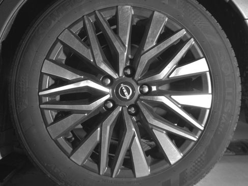 Used 2025 Nissan Altima 2.5 SV FWD image 14
