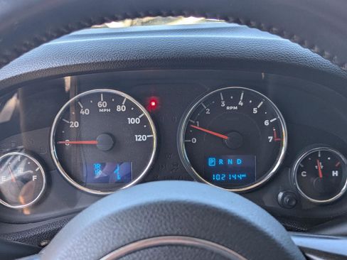 Used 2018 Jeep Wrangler Unlimited Rubicon w/ Max Tow Package AWD/4WD image 25