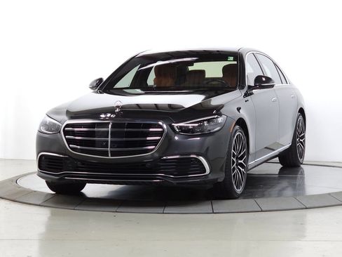 Used 2022 Mercedes-Benz S 580 4MATIC Sedan image 3