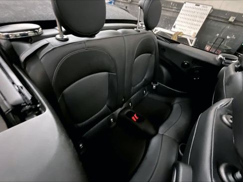 Used 2019 MINI Cooper S w/ Premium Package image 28