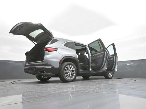 Used 2025 Buick Enclave Preferred w/ Power Package image 53