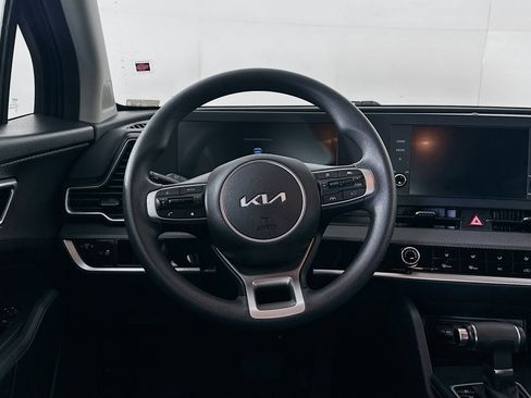 Used 2025 Kia Sportage LX image 17
