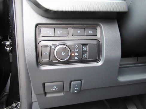 Used 2024 Ford F350 Platinum w/ Tremor Off-Road Package image 19