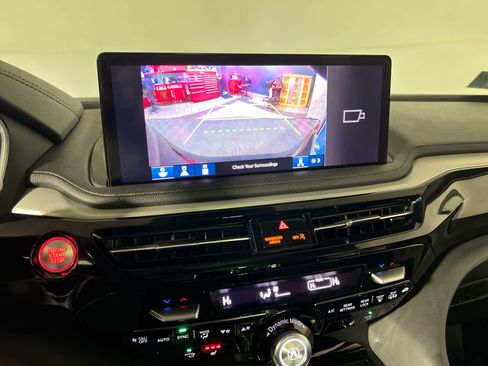 Used 2025 Acura MDX SH-AWD image 17