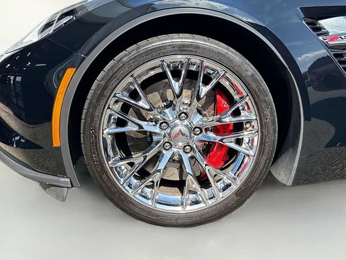 Used 2015 Chevrolet Corvette Z06 w/ 3LZ Preferred Equipment Group RWD image 31