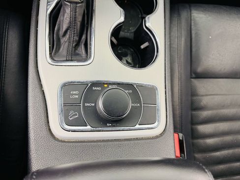 Used 2018 Jeep Grand Cherokee Limited AWD/4WD image 24