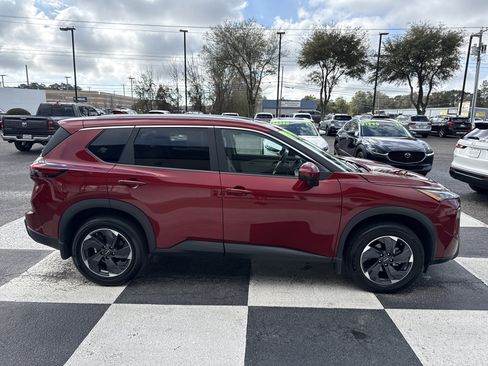 Used 2024 Nissan Rogue SV w/ SV Premium Package image 3