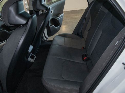 Used 2025 Kia K4 FWD image 13