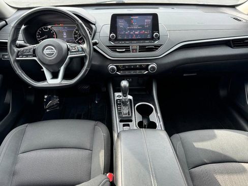 Used 2022 Nissan Altima 2.5 SV w/ SV Premium Package AWD/4WD image 12