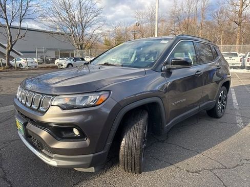 Used 2022 Jeep Compass Limited image 3