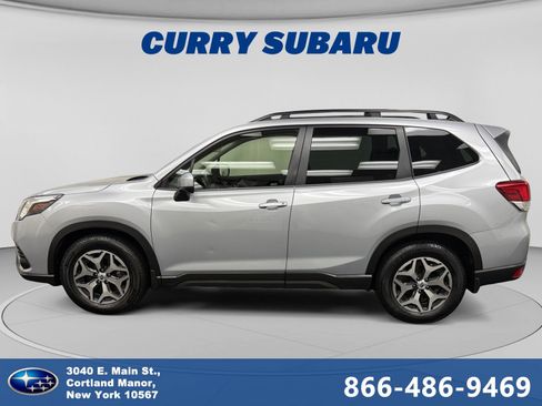 Used 2022 Subaru Forester Premium AWD/4WD image 2
