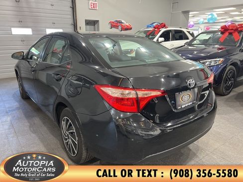 Used 2018 Toyota Corolla LE FWD image 3
