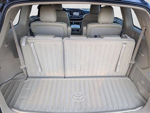 Used 2017 Toyota Highlander XLE image 21