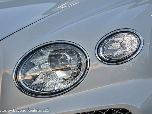 Used 2024 Bentley Bentayga image 12