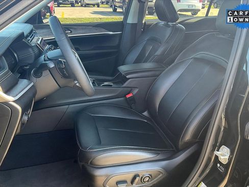 Used 2024 Jeep Grand Cherokee L Limited image 9