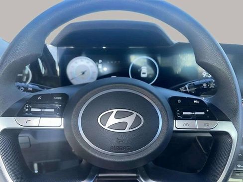 Used 2024 Hyundai Elantra SEL image 12