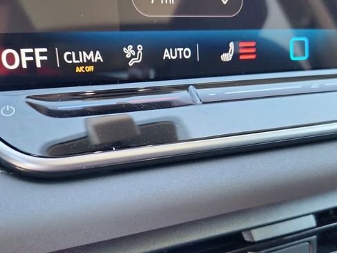 New 2026 Volkswagen Tiguan SE image 14