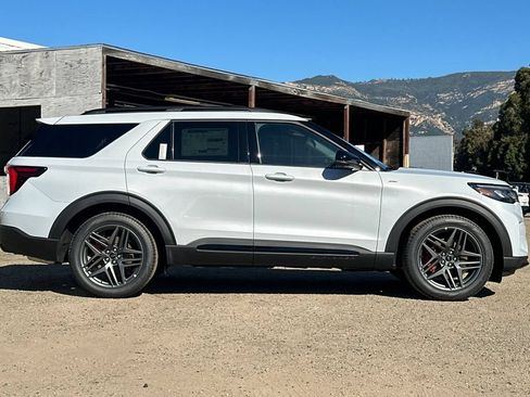 New 2026 Ford Explorer ST-Line w/ ST-Line Street Pack RWD image 3