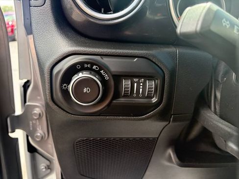 Used 2021 Jeep Wrangler Unlimited Sahara AWD/4WD image 19