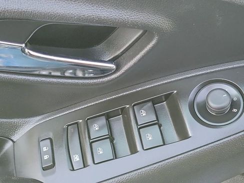 Used 2021 Chevrolet Trax LT w/ Driver Confidence Package image 26