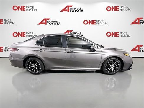 Used 2021 Toyota Camry SE image 8