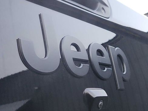 Used 2023 Jeep Gladiator Sport image 28