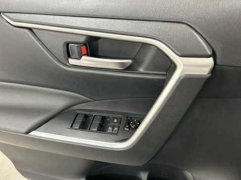 Used 2019 Toyota RAV4 XLE w/ Convenience Package AWD/4WD image 11
