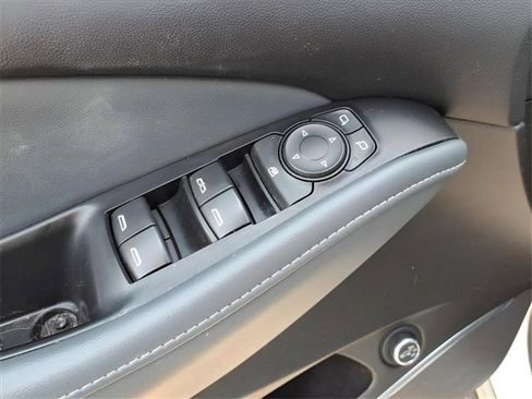 Used 2021 Buick Enclave Essence image 12