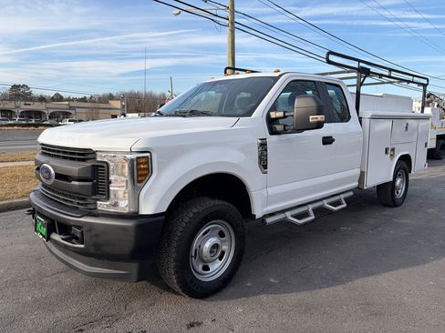 Used 2019 Ford F350 XL w/ Power Equipment Group image 4