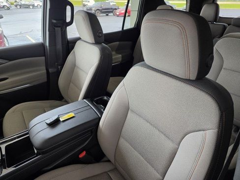 Used 2026 Chevrolet Traverse LT w/ Driver Confidence Package FWD image 9