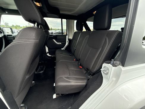 Used 2015 Jeep Wrangler Unlimited Sahara AWD/4WD image 22