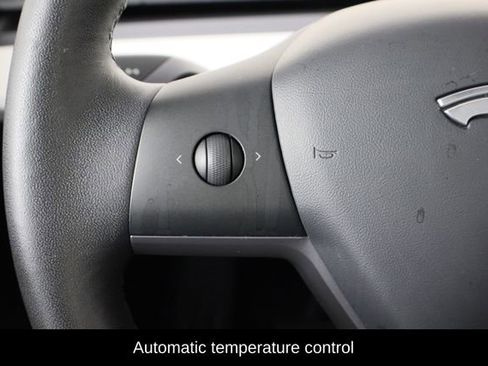 Used 2021 Tesla Model Y Long Range image 8