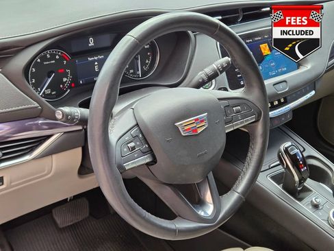 Used 2023 Cadillac XT4 Luxury w/ Cold Weather Package FWD image 10