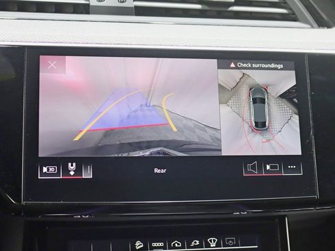 Used 2022 Audi e-tron S Prestige w/ Prestige Package image 18