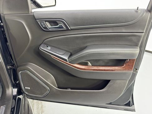 Used 2017 GMC Yukon XL SLT w/ Premium Edition image 48