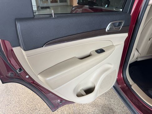 Used 2016 Jeep Grand Cherokee Limited AWD/4WD image 11