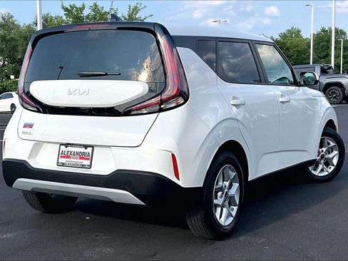 Used 2025 Kia Soul LX w/ LX Technology Package FWD image 11