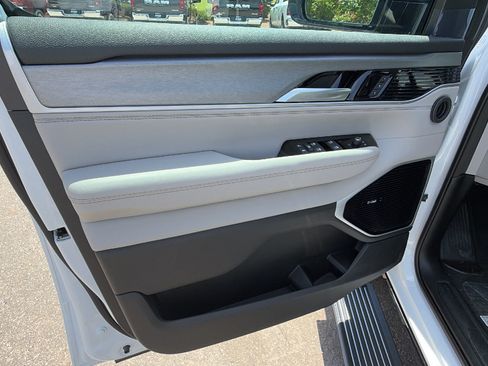 New 2026 Jeep Grand Wagoneer Limited AWD/4WD image 14