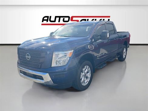 Used 2024 Nissan Titan SV w/ SV Convenience Package image 3