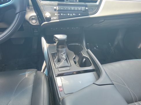 Certified 2024 Lexus ES 350 F Sport w/ Technology Package FWD image 18