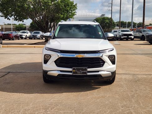 Used 2025 Chevrolet TrailBlazer LT AWD/4WD image 3