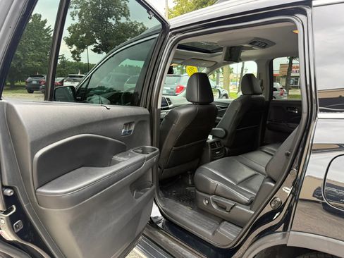 Used 2016 Honda Pilot Touring image 12