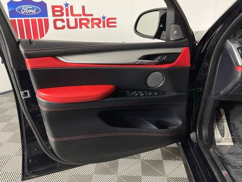 Used 2018 BMW X5 M image 12