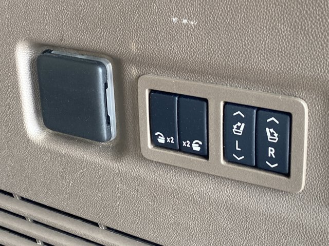 Used 2024 GMC Yukon XL Denali AWD/4WD image 8